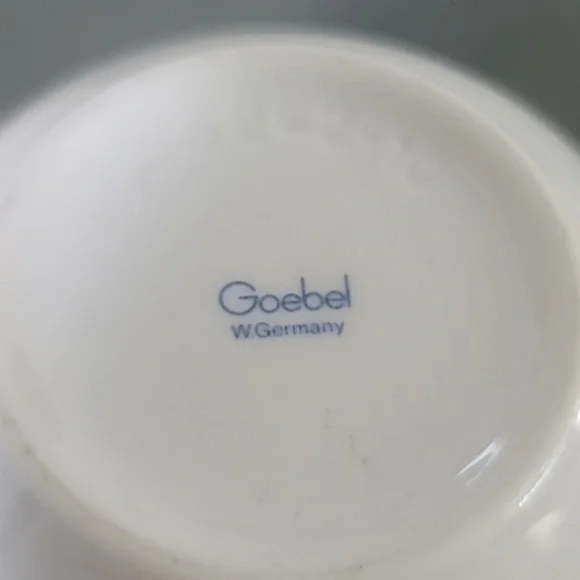 Goebel WGermany White Ceramic Tulip Vase - Picture 6 of 7